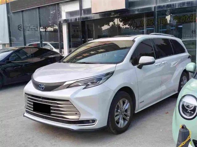 Фотография автомобиля — Toyota Sienna