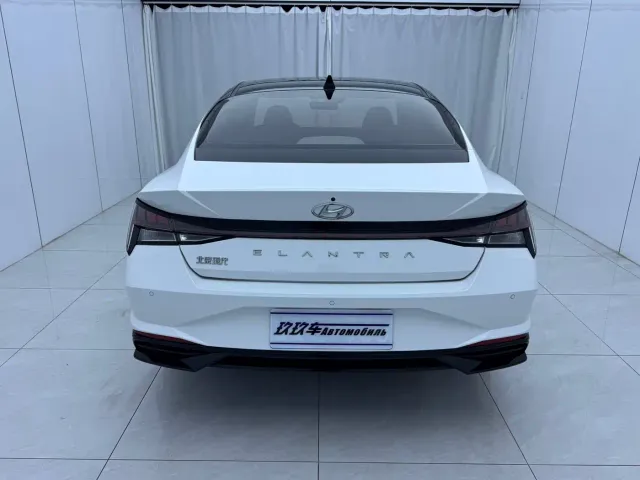 Hyundai Elantra — Фото автомобиля 5