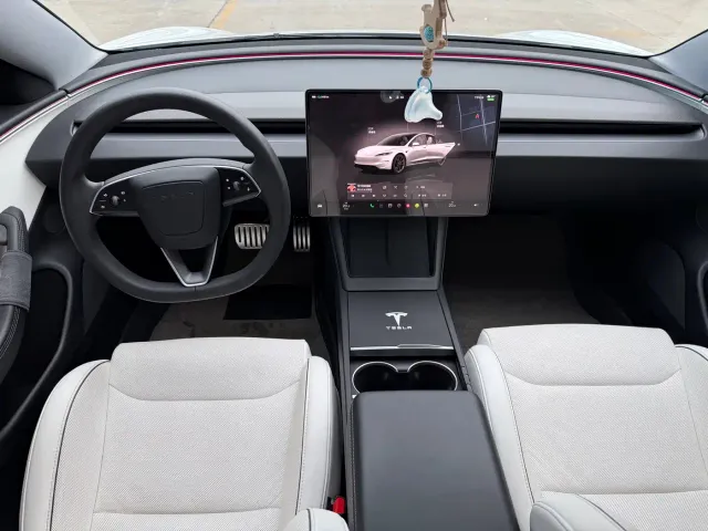 Tesla Model 3 — Фото автомобиля 9