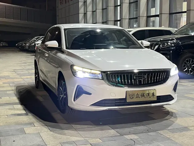 Geely Emgrand — Фото автомобиля 3