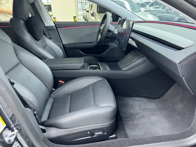 Tesla Model 3 — Фото автомобиля 12