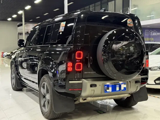 Land Rover Defender — Фото автомобиля 6