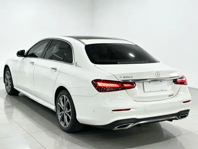 Mercedes-Benz E-Class — Фото автомобиля 4