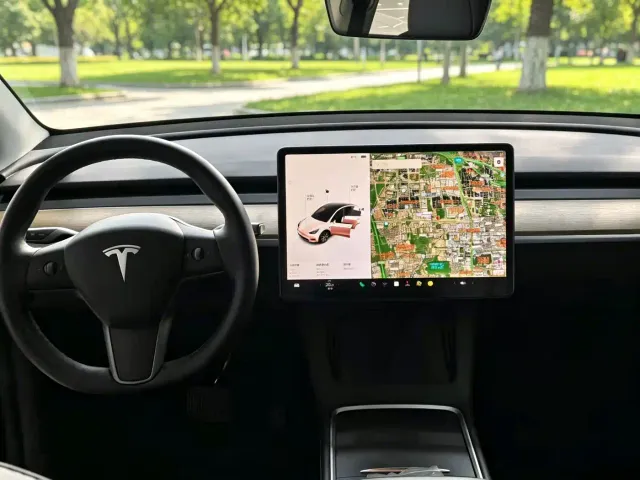 Tesla Model Y — Фото автомобиля 7