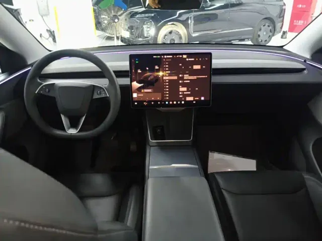 Tesla Model Y — Фото автомобиля 9