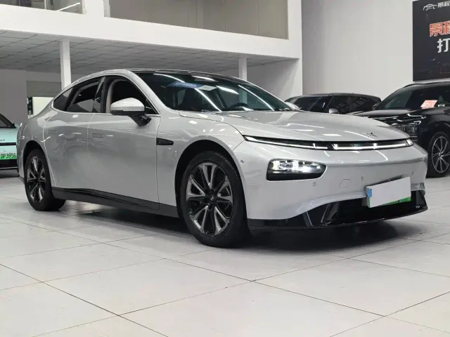 Xpeng P7 — Фото автомобиля 3