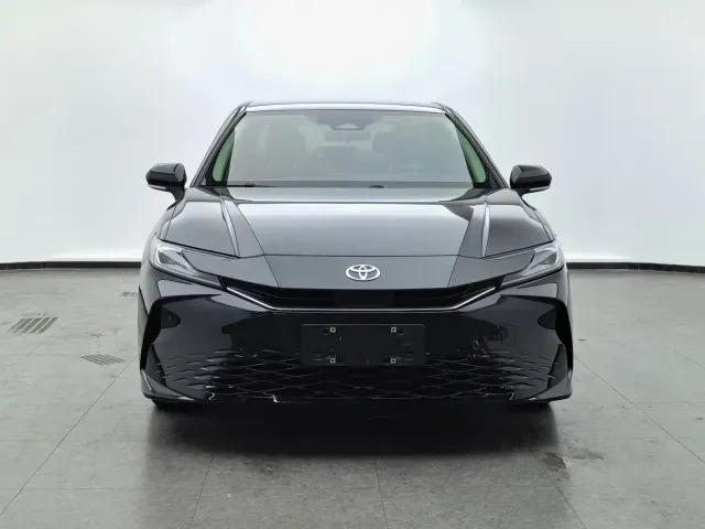 Toyota Camry — Фото автомобиля 2