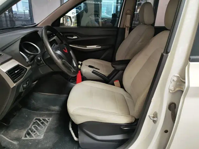 Wuling Hongguang — Фото автомобиля 14