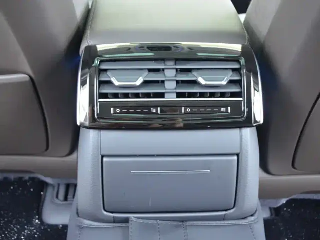 Audi A8 — Фото автомобиля 10