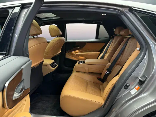 Lexus LS — Фото автомобиля 6