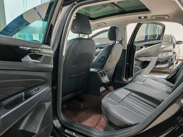 Volkswagen Passat — Фото автомобиля 9
