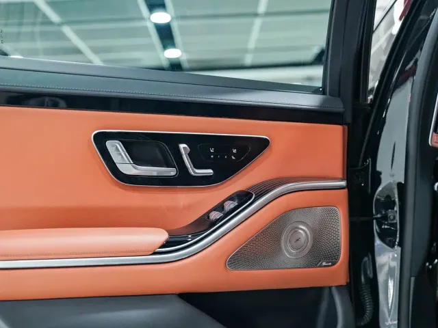 Mercedes-Benz S-Class — Фото автомобиля 24