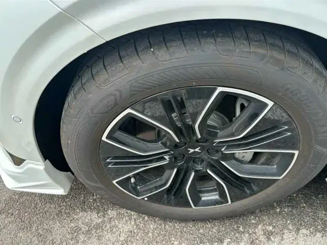 Xpeng G9 — Фото автомобиля 10