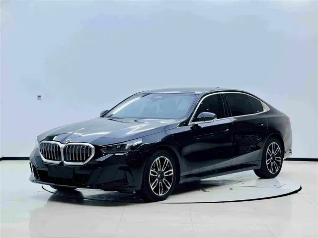 BMW 5 Series — Фото автомобиля 16