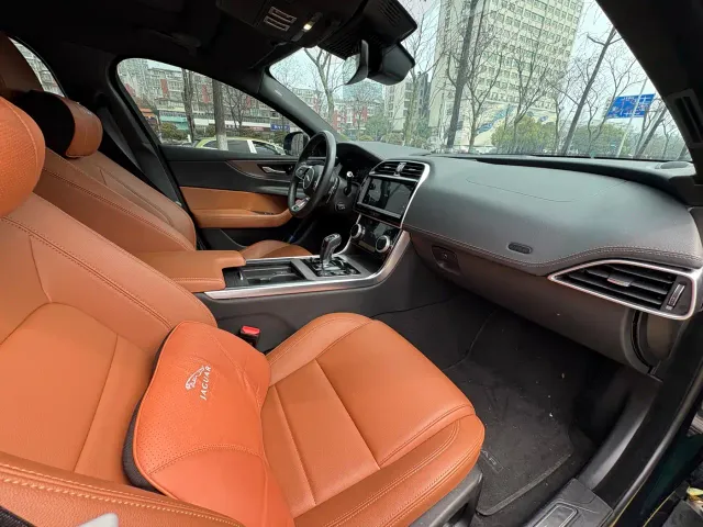 Jaguar XEL — Фото автомобиля 9