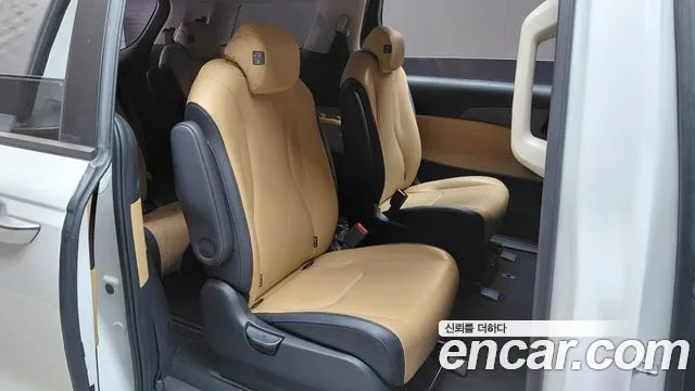 Kia Carnival Generation 4 — Фото автомобиля 17