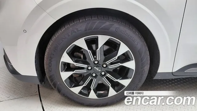 Kia Carnival Generation 4 — Фото автомобиля 5