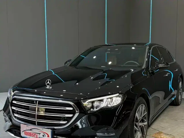 Фотография автомобиля — Mercedes-Benz E-Class