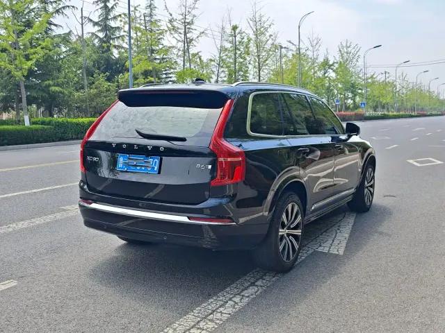 Volvo XC90 — Фото автомобиля 4