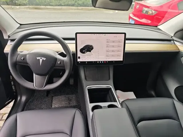 Tesla Model Y — Фото автомобиля 5