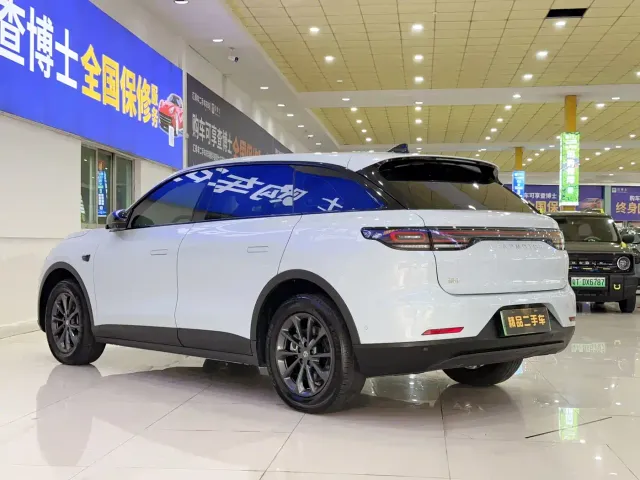 Leapmotor C11 — Фото автомобиля 8
