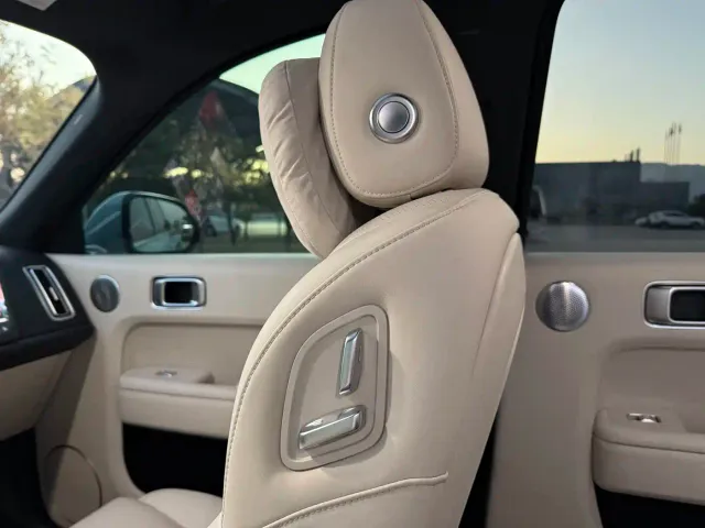 Li Auto L8 — Фото автомобиля 19