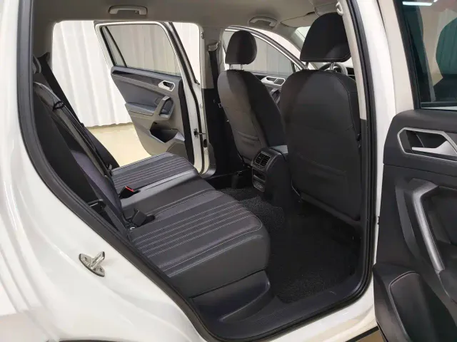 Volkswagen Tiguan L — Фото автомобиля 10