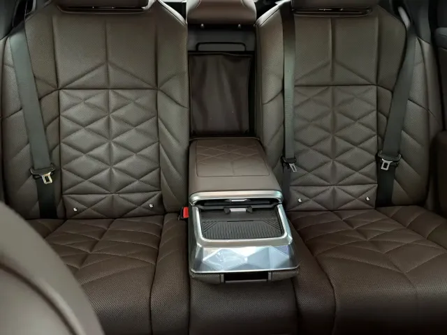 BMW 7 Series — Фото автомобиля 4
