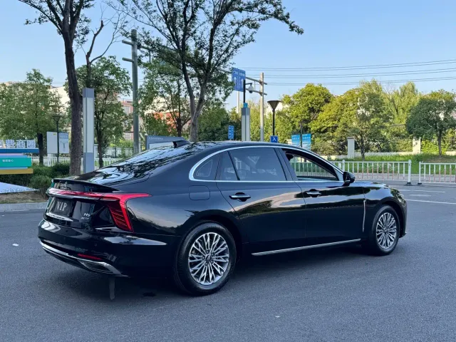 Hongqi H5 — Фото автомобиля 5