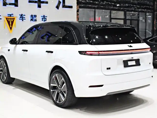 Li Auto L7 — Фото автомобиля 14