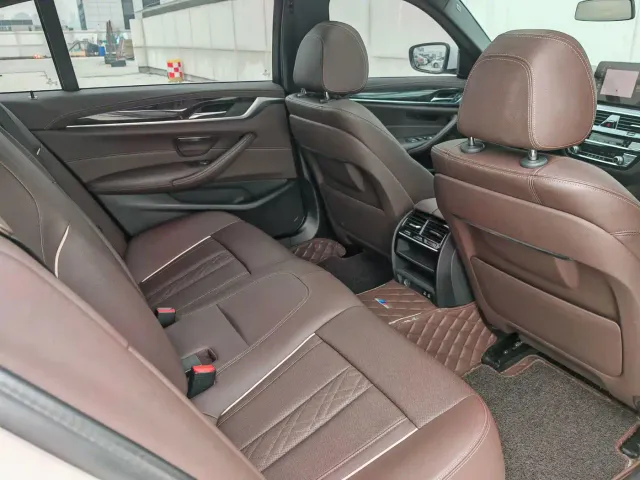 BMW 5 Series — Фото автомобиля 16