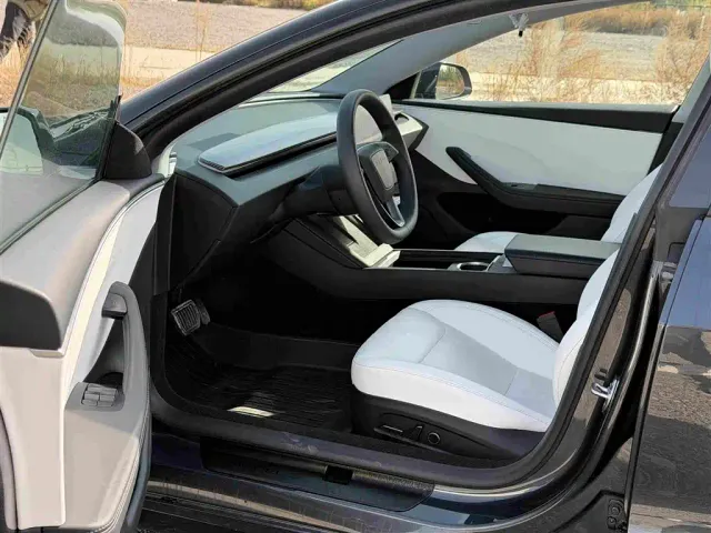 Tesla Model 3 — Фото автомобиля 7