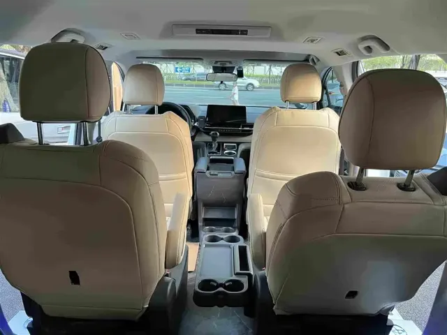 Toyota Sienna — Фото автомобиля 17