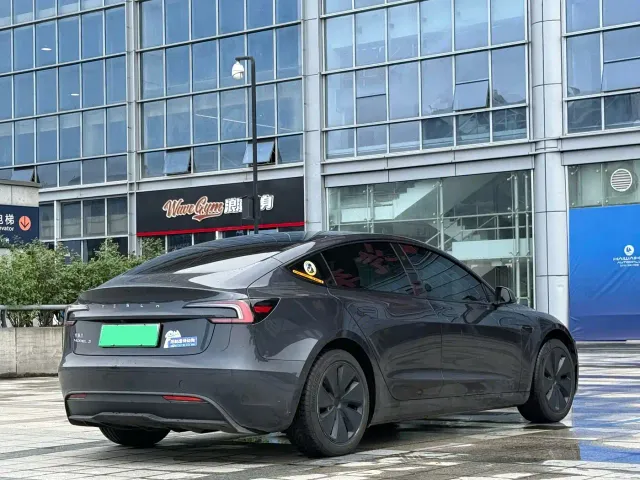 Tesla Model 3 — Фото автомобиля 6