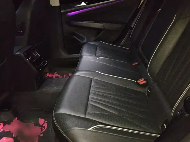 Volkswagen Passat — Фото автомобиля 18