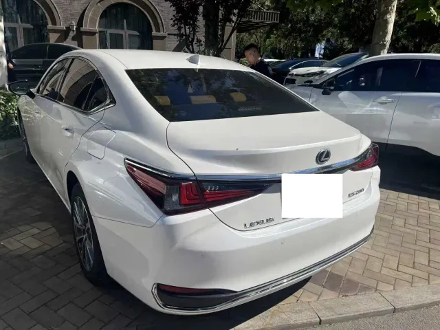 Lexus ES — Фото автомобиля 9