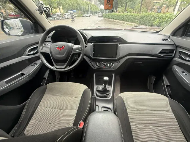 Wuling Hongguang — Фото автомобиля 10