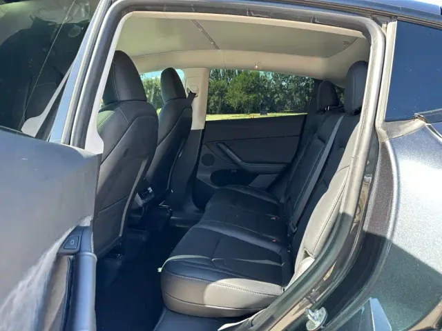 Tesla Model Y — Фото автомобиля 9