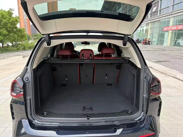 BMW iX3 — Фото автомобиля 10