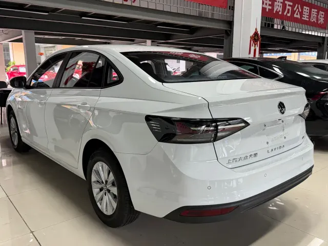 Volkswagen Lavida — Фото автомобиля 6