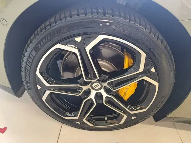 Xiaomi SU7 — Фото автомобиля 22