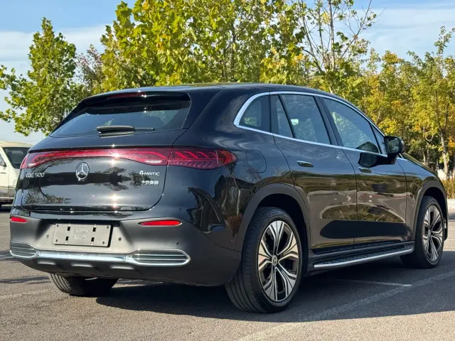 Mercedes-Benz EQE SUV — Фото автомобиля 7