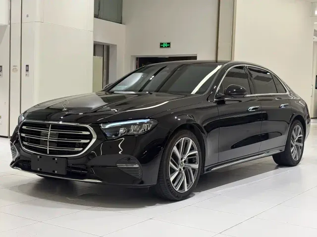 Фотография автомобиля — Mercedes-Benz E-Class