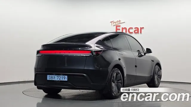 Tesla Model Y — Фото автомобиля 2
