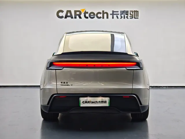 Tesla Model Y L — Фото автомобиля 6