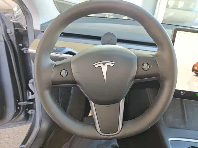 Tesla Model Y — Фото автомобиля 10