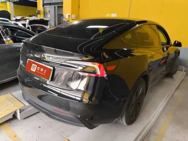 Tesla Model 3 — Фото автомобиля 4