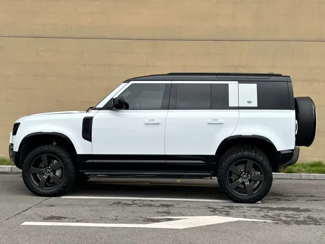 Land Rover Defender — Фото автомобиля 3
