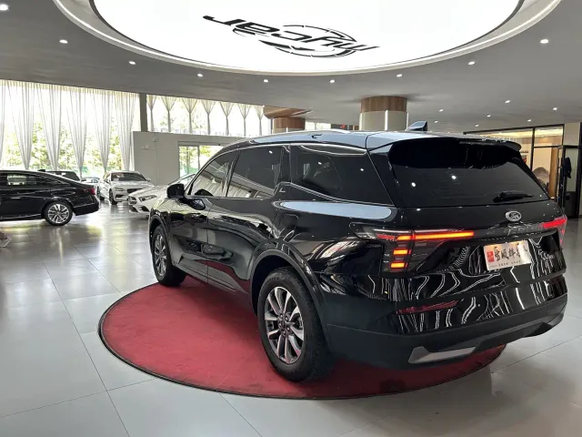Ford Edge — Фото автомобиля 7