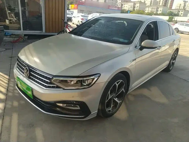 Фотография автомобиля — Volkswagen Magotan